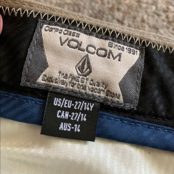 Volcom shorts - Picture 3 of 6